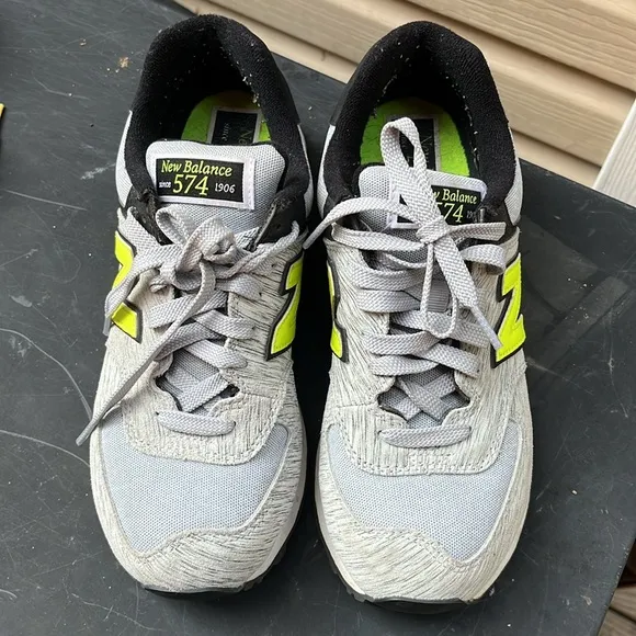 New Balance 574 Sneakers Men’s size 8 in great condition