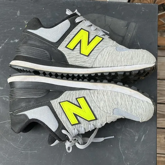 New Balance 574 Sneakers Men’s size 8 in great condition
