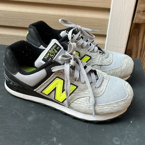 New Balance 574 Sneakers Men’s size 8 in great condition