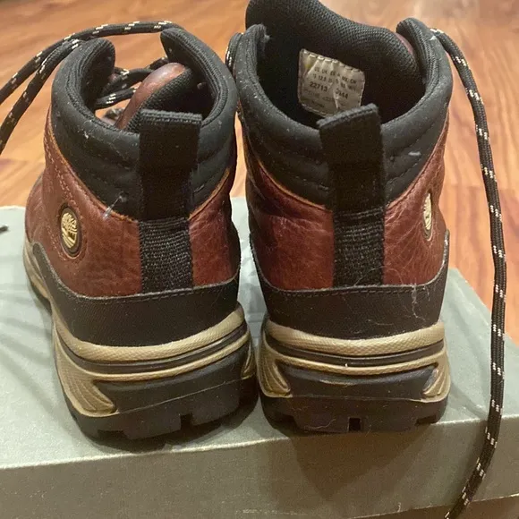 NEW IN BOX!!! Timberland boots size 13 M Back Road Brown Perfect condition.😄