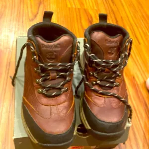 NEW IN BOX!!! Timberland boots size 13 M Back Road Brown Perfect condition.😄