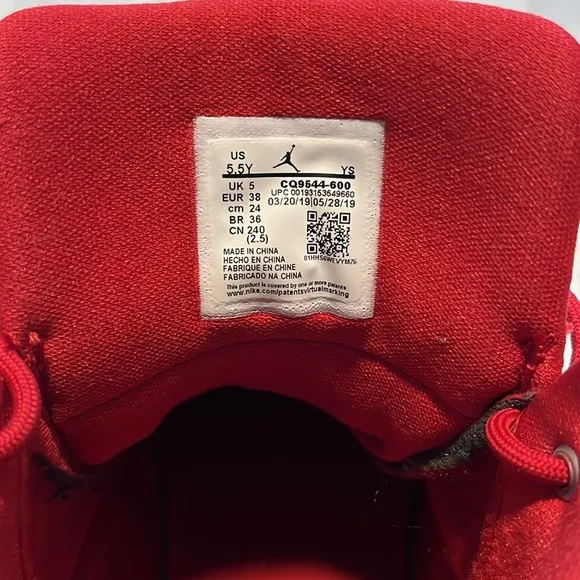 Nike Air Jordan Max Aura sneakers