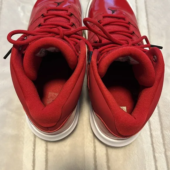 Nike Air Jordan Max Aura sneakers