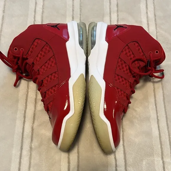 Nike Air Jordan Max Aura sneakers