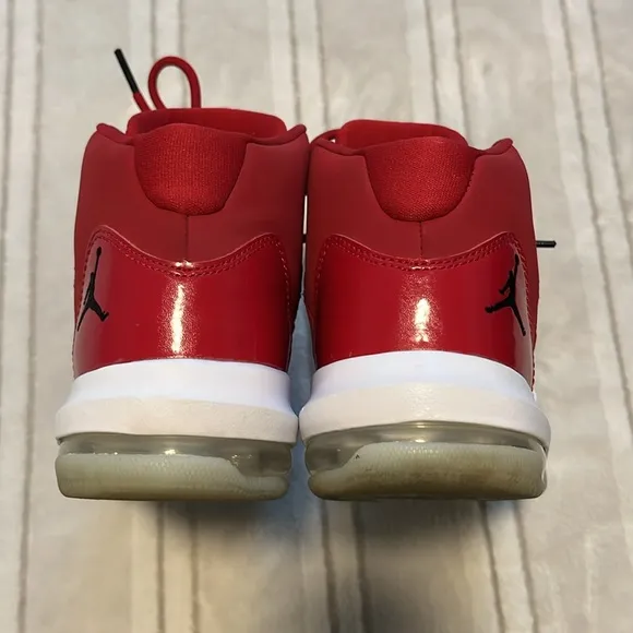 Nike Air Jordan Max Aura sneakers