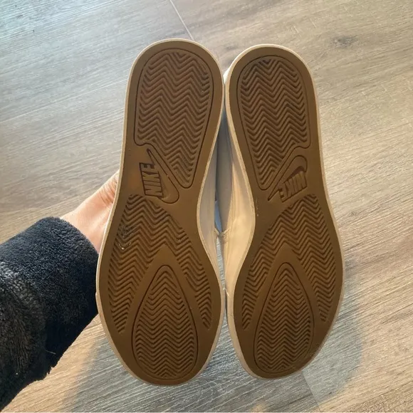 Nike White Court Royal AC Slip On 9.5 EUC