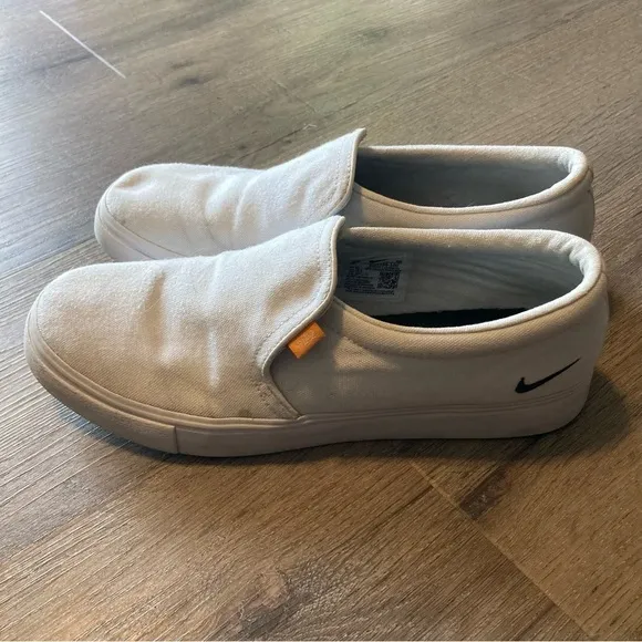 Nike White Court Royal AC Slip On 9.5 EUC