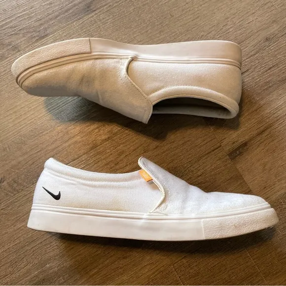 Nike White Court Royal AC Slip On 9.5 EUC