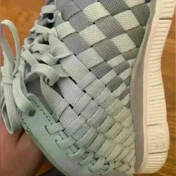 Nike Women Light Grey Low-Tops &amp; Sneakers Textile Fibers, Women’s size 8.5