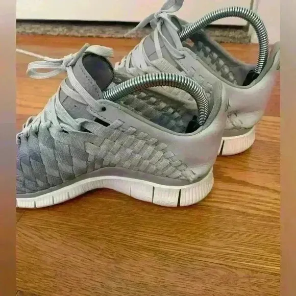 Nike Women Light Grey Low-Tops &amp; Sneakers Textile Fibers, Women’s size 8.5