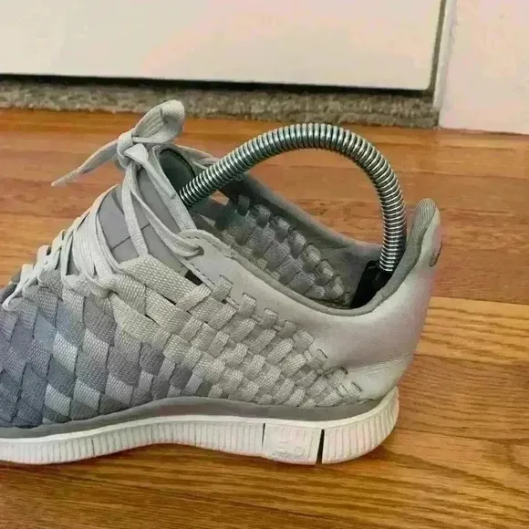 Nike Women Light Grey Low-Tops &amp; Sneakers Textile Fibers, Women’s size 8.5