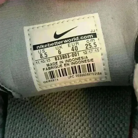 Nike Women Light Grey Low-Tops &amp; Sneakers Textile Fibers, Women’s size 8.5