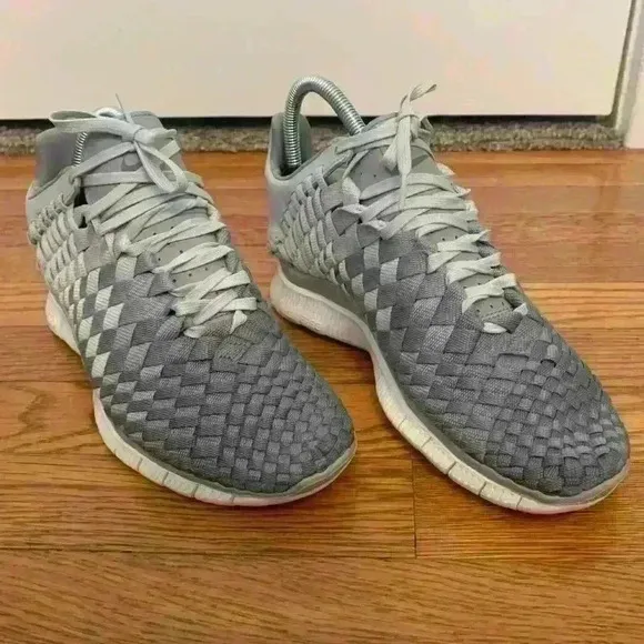 Nike Women Light Grey Low-Tops &amp; Sneakers Textile Fibers, Women’s size 8.5