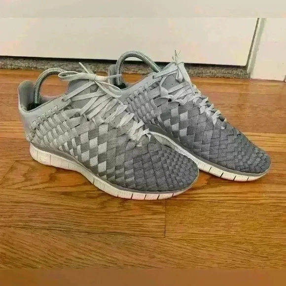 Nike Women Light Grey Low-Tops &amp; Sneakers Textile Fibers, Women’s size 8.5