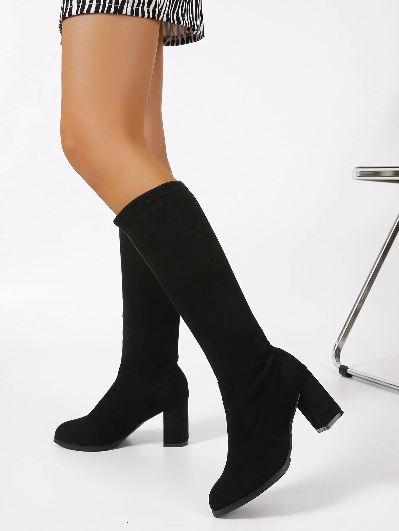 Point Toe Chunky Heeled Classic Boots - Black