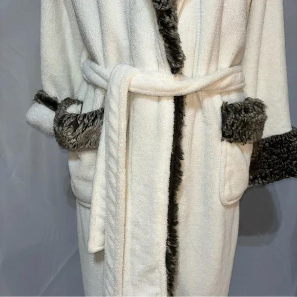 Pottery Barn Ombre Faux Fur Hooded Robe Luxurious Comfortable Soft Medium