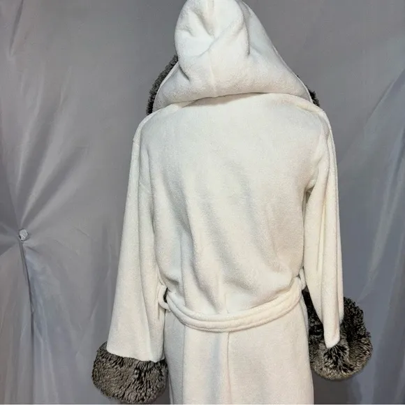 Pottery Barn Ombre Faux Fur Hooded Robe Luxurious Comfortable Soft Medium