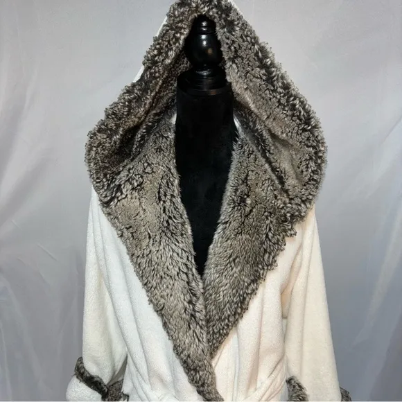 Pottery Barn Ombre Faux Fur Hooded Robe Luxurious Comfortable Soft Medium