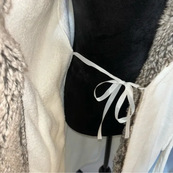 Pottery Barn Ombre Faux Fur Hooded Robe Luxurious Comfortable Soft Medium