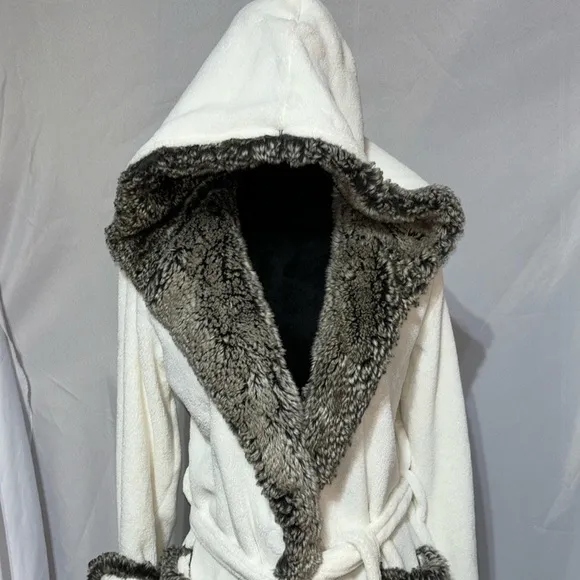 Pottery Barn Ombre Faux Fur Hooded Robe Luxurious Comfortable Soft Medium