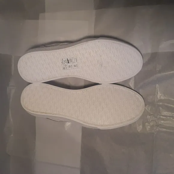 Reebok Sneakers, Brand NEW, Women size 8.