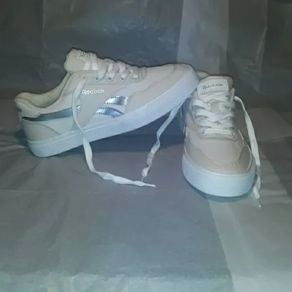 Reebok Sneakers, Brand NEW, Women size 8.