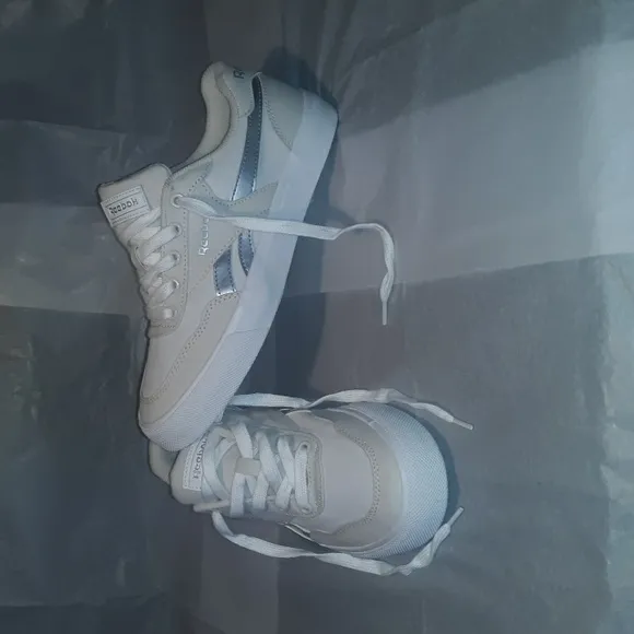 Reebok Sneakers, Brand NEW, Women size 8.