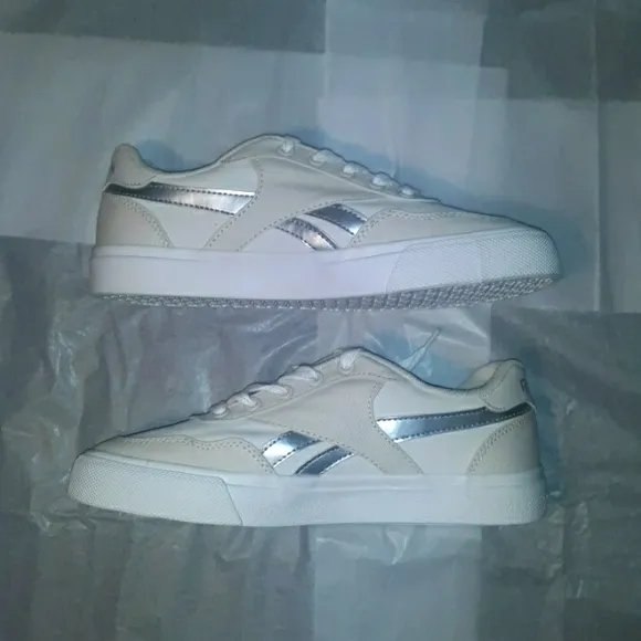 Reebok Sneakers, Brand NEW, Women size 8.