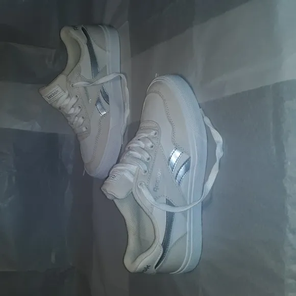 Reebok Sneakers, Brand NEW, Women size 8.
