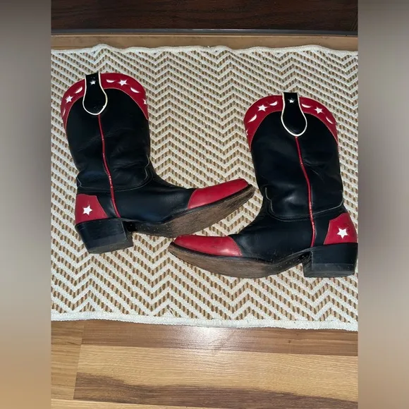 Roper women’s size 6.5 American patriotic red black and white western festival