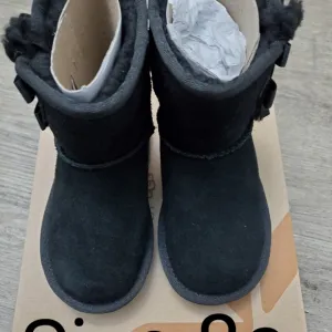 Toddlers Black Koolaburra boots size 8c