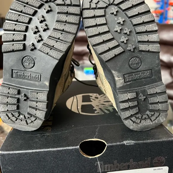 Toddlers timberland size 9 in excellent condition only worn once.