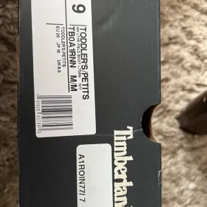 Toddlers timberland size 9 in excellent condition only worn once.