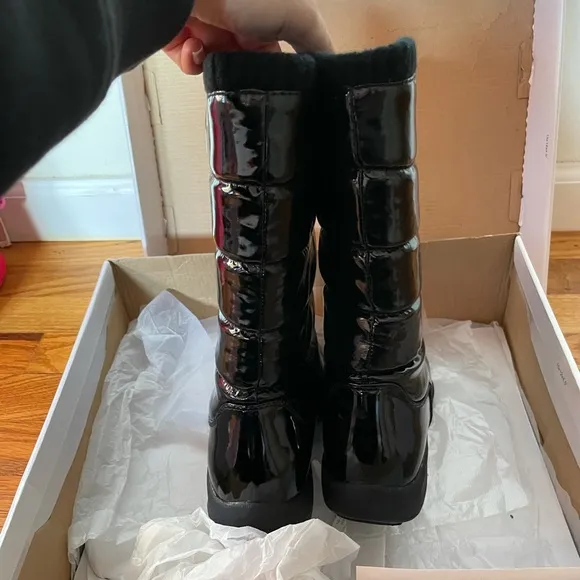 Tundra Black Puffy Boots