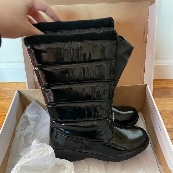 Tundra Black Puffy Boots
