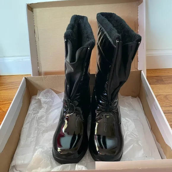 Tundra Black Puffy Boots