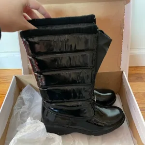 Tundra Black Puffy Boots
