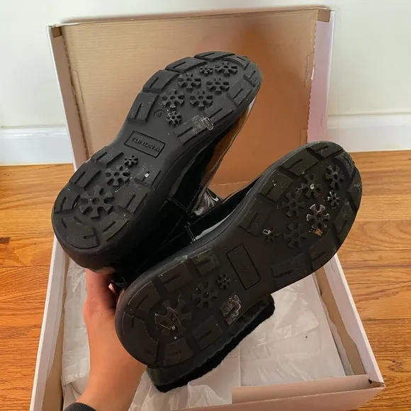 Tundra Black Puffy Boots