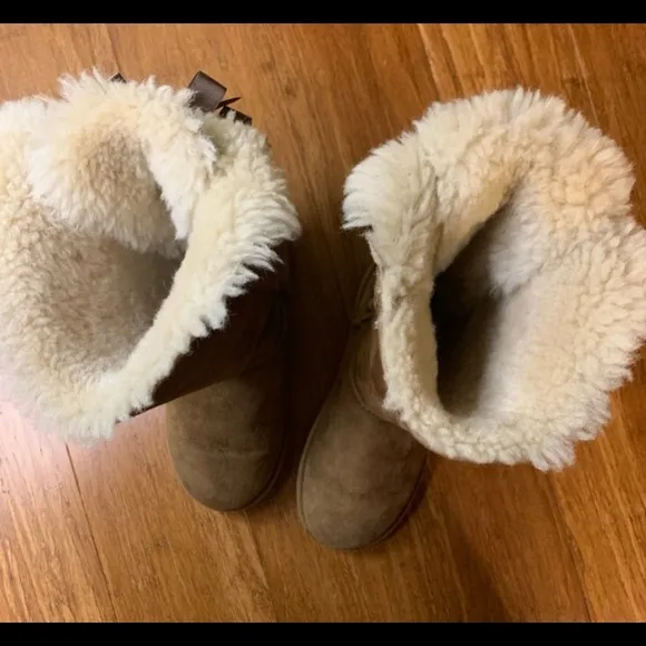 UGG Bailey Bows tall size big girls 3 boots