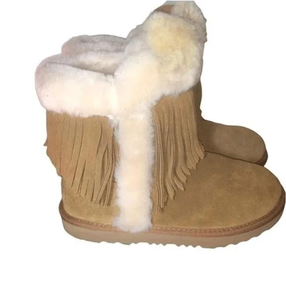 UGG BOOTS KIDS SIZE 2 CUTE BOOTS