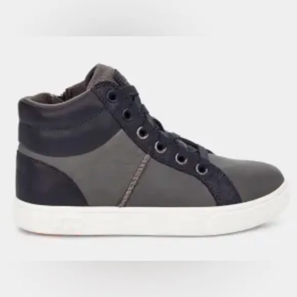Ugg Boscoe Leather Sneakers - Size 12 - G56-8