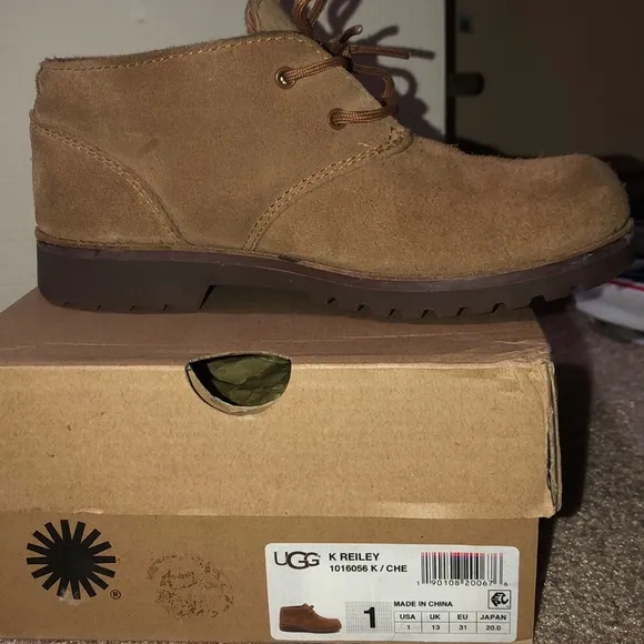 UGG Boys K Reiley. Size 1