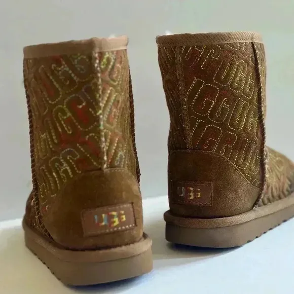 Ugg Girls Graphic Stitch Classic II Short Boots Suede Fur Chestnut size 12
