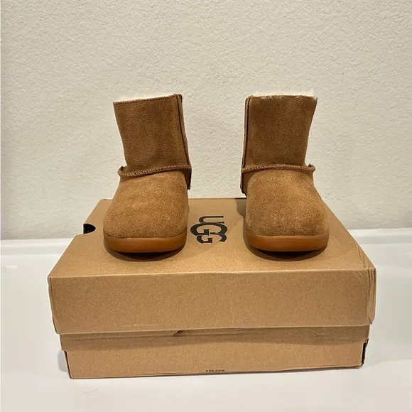 UGG Toddlers' Keelan Boots, Size 10T, New with Box